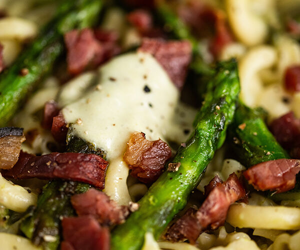 Zoom sur plat de recette Pâtes, asperges et jambon d'Ardenne