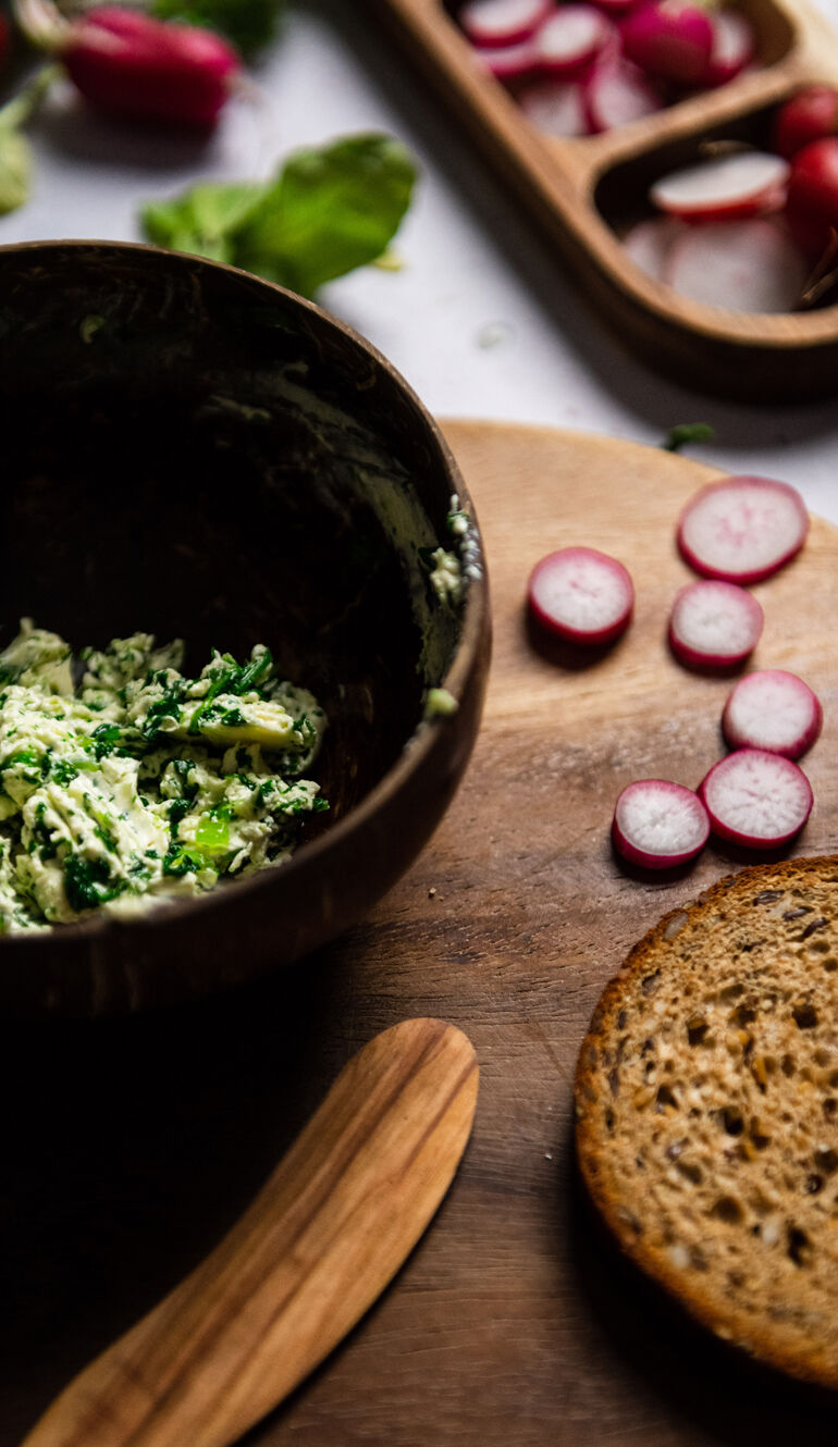 recette préparation beurre végétal toast fanes radis